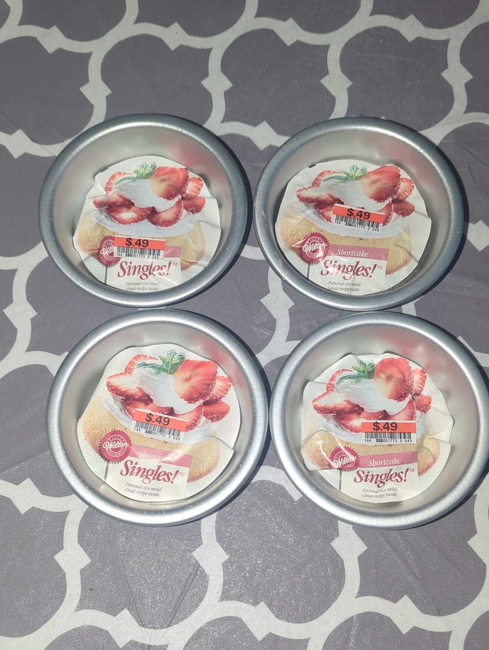 Wilton Silver Shortcake Singles Cake Topper Pans - Silver
